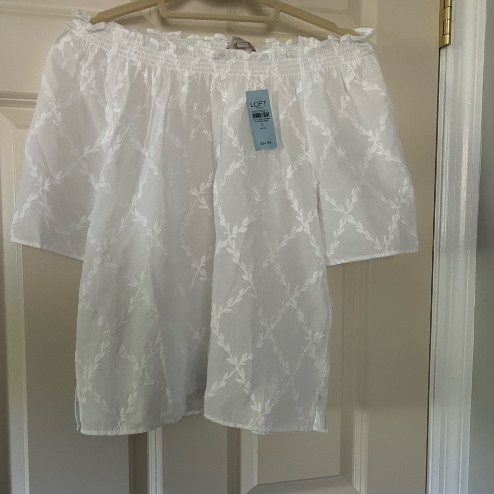 Beautiful white two-piece outfit.
Lovely for graduations, garden parties, etc